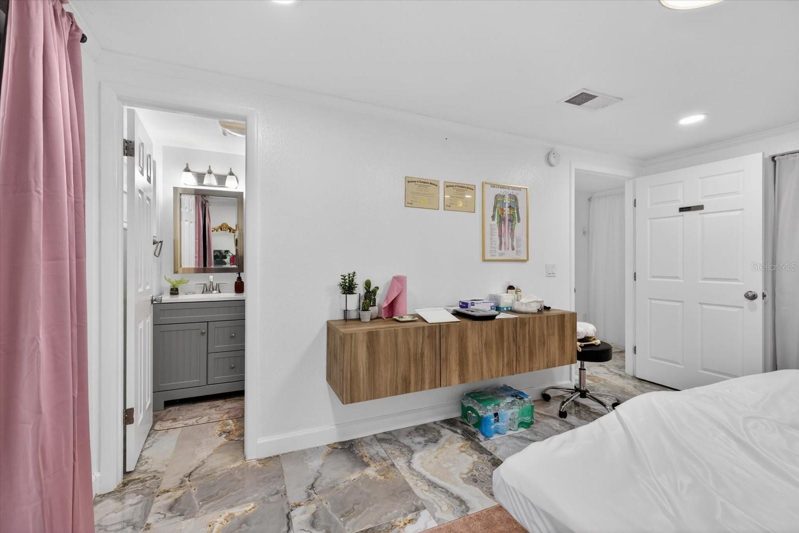 Image 20 of 54 For 19514 Dale Mabry Highway