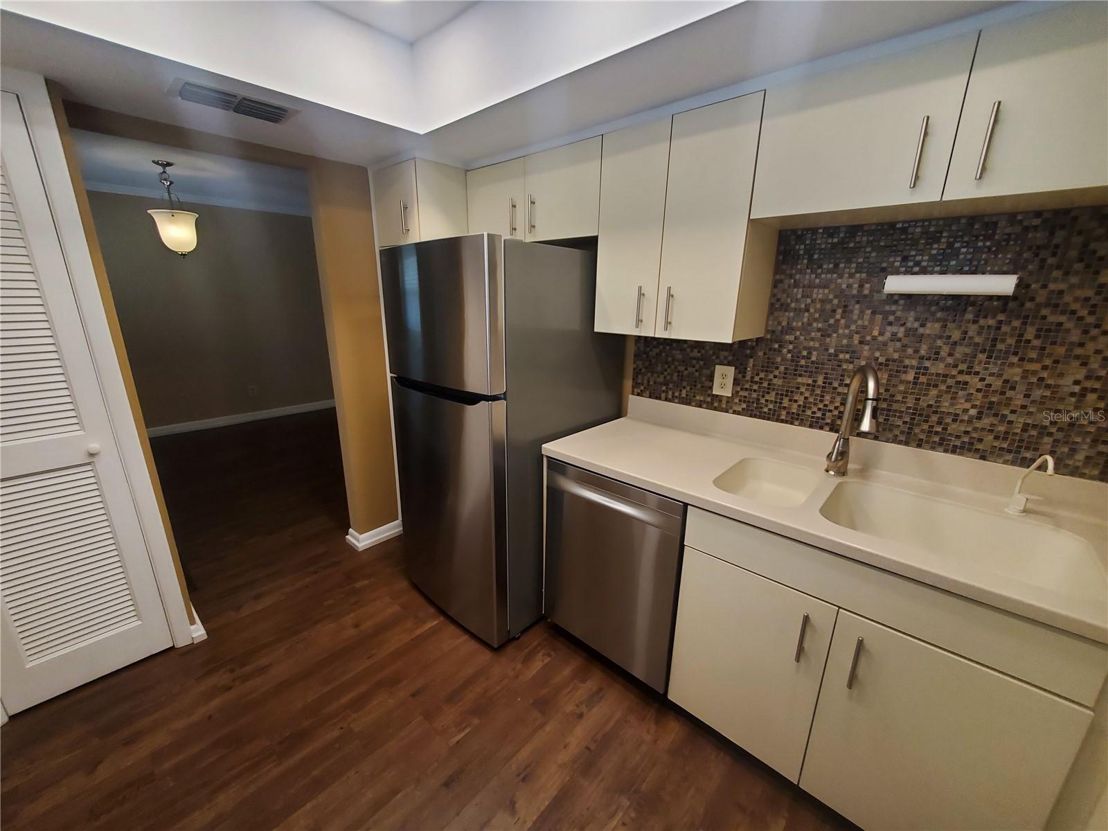 Image 7 of 27 For 3038 Eastland Boulevard F306