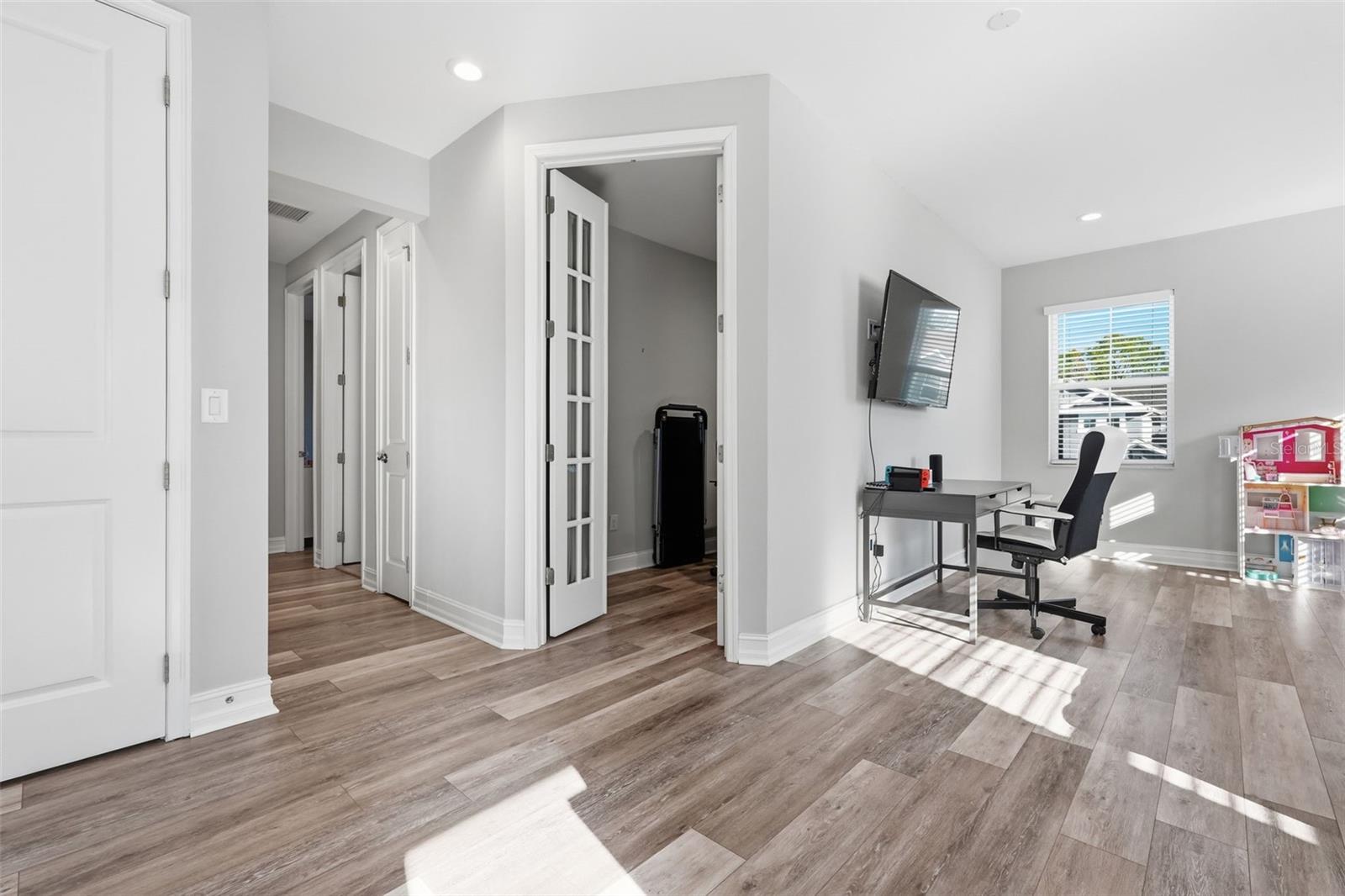 Image 20 of 41 For 12112 Rustic River Way