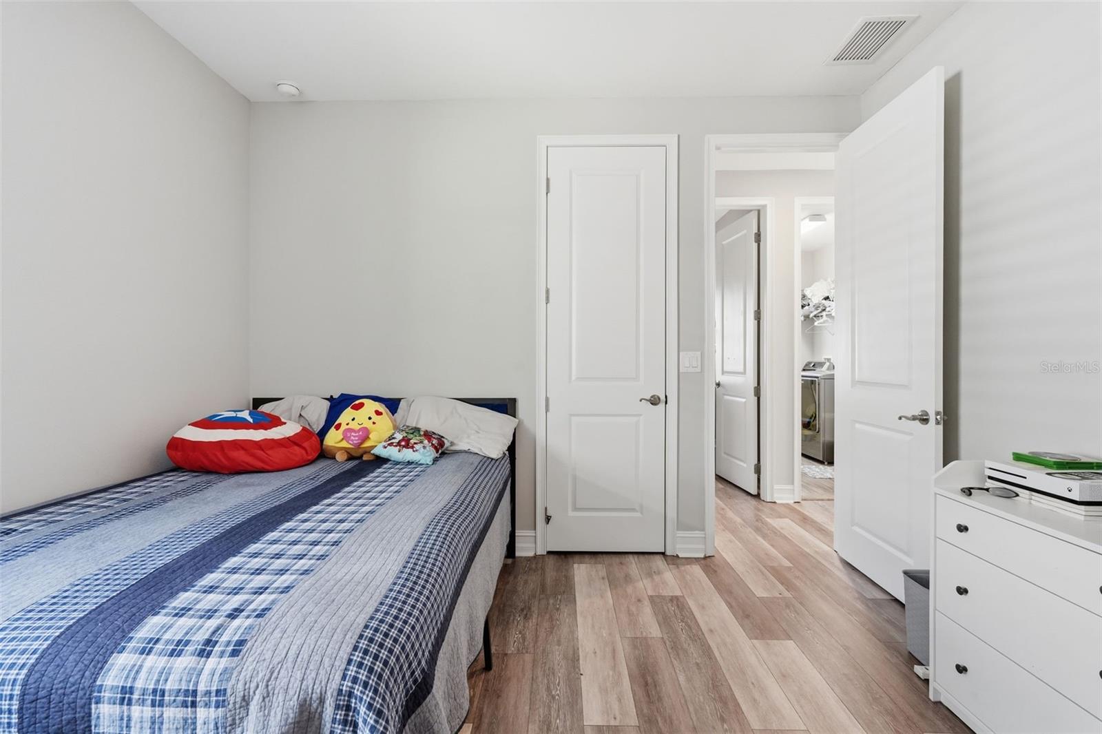 Image 29 of 41 For 12112 Rustic River Way