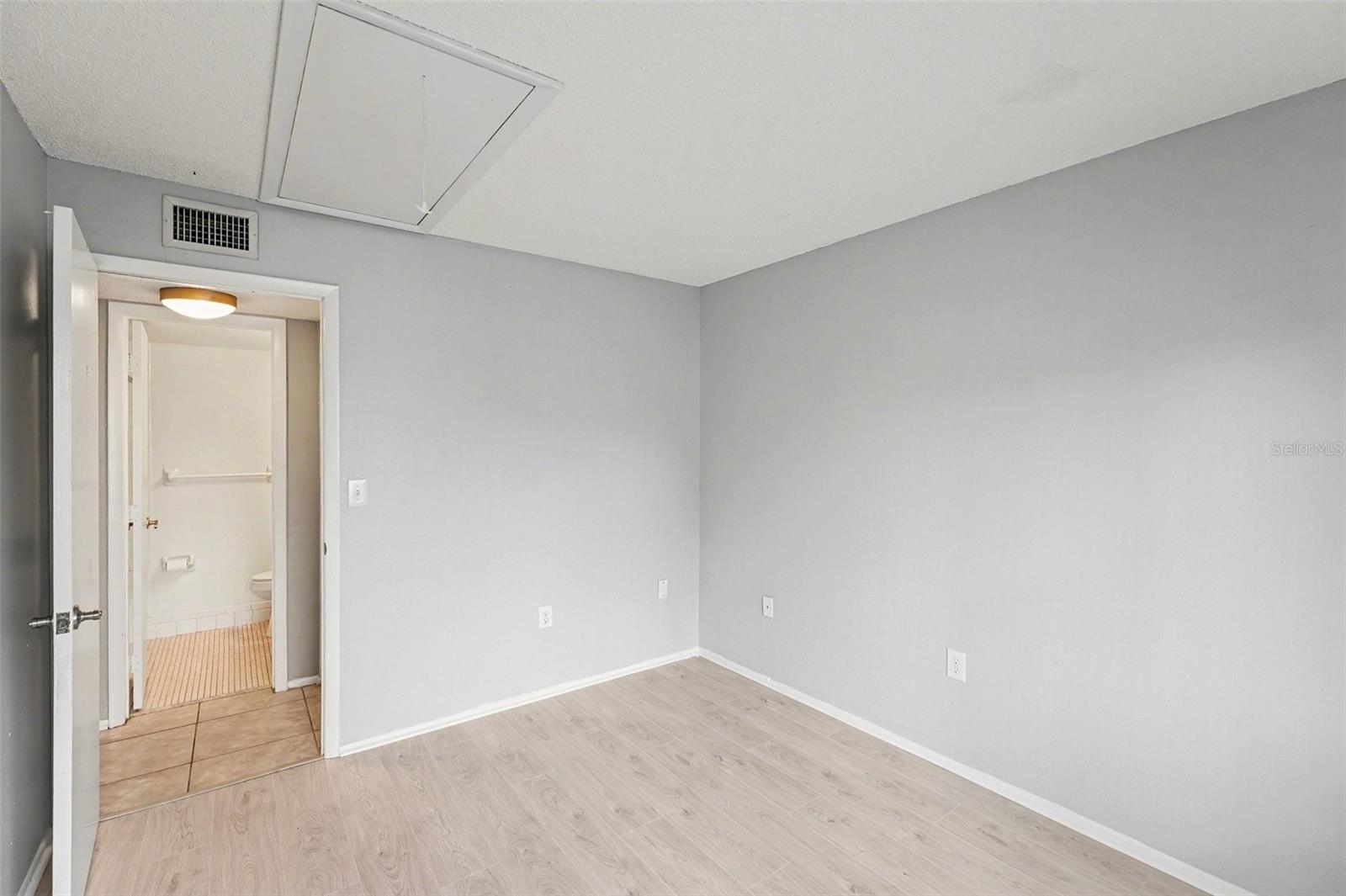 Image 22 of 38 For 106 Pine Court 346