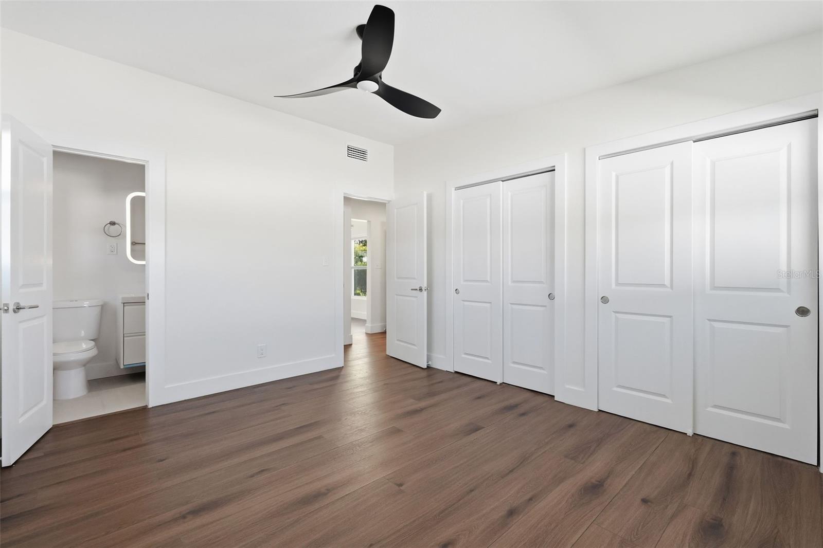 Image 17 of 32 For 2989 Greenbriar Street