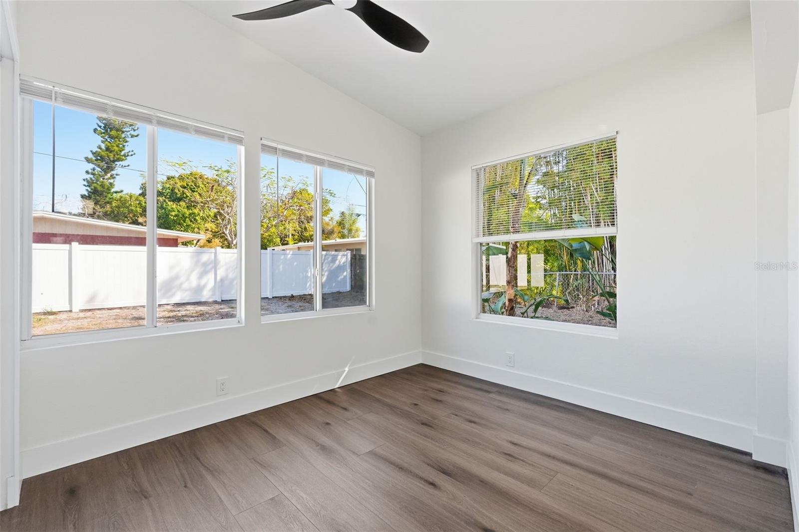 Image 22 of 32 For 2989 Greenbriar Street