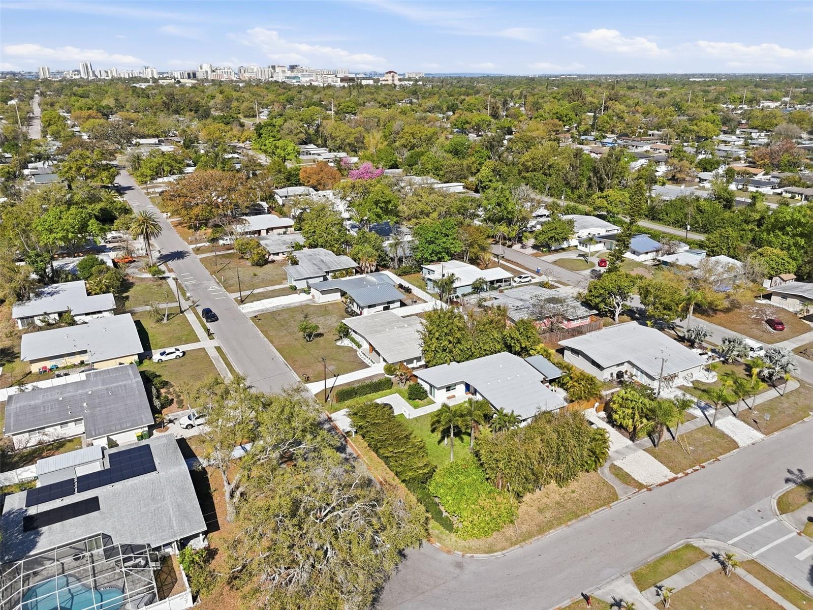 Image 31 of 32 For 2989 Greenbriar Street