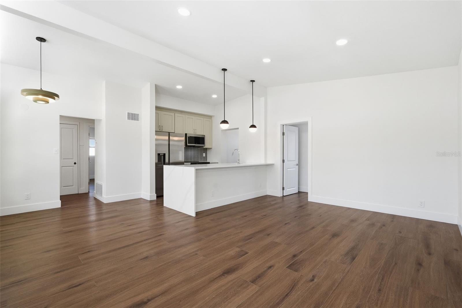 Image 5 of 32 For 2989 Greenbriar Street