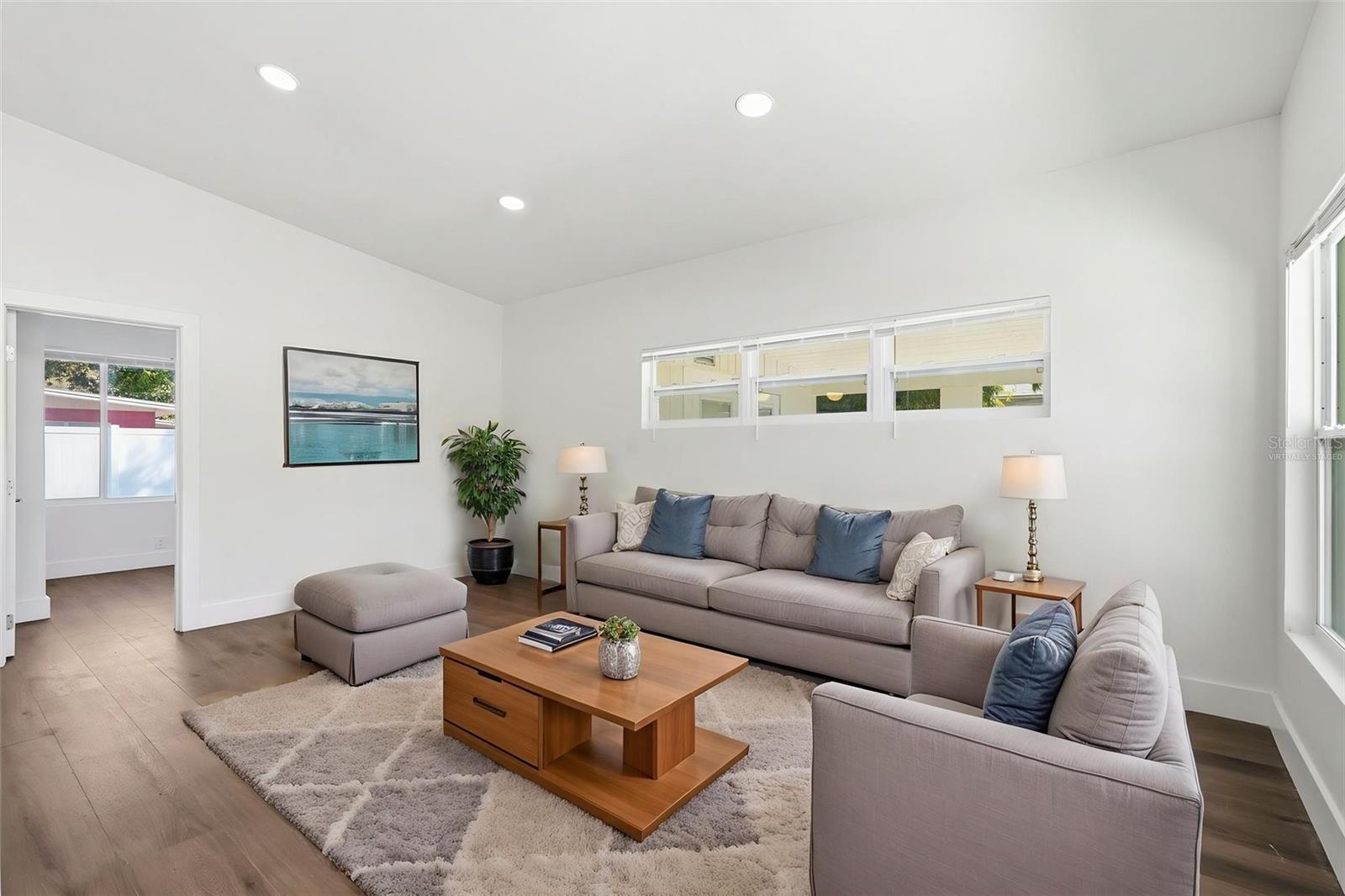 Image 7 of 32 For 2989 Greenbriar Street