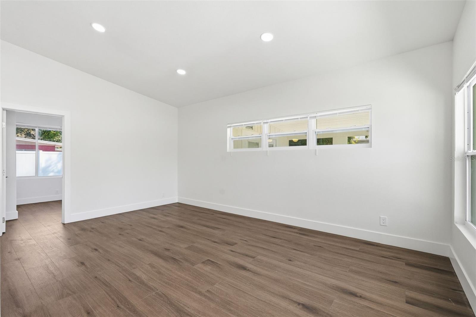 Image 8 of 32 For 2989 Greenbriar Street