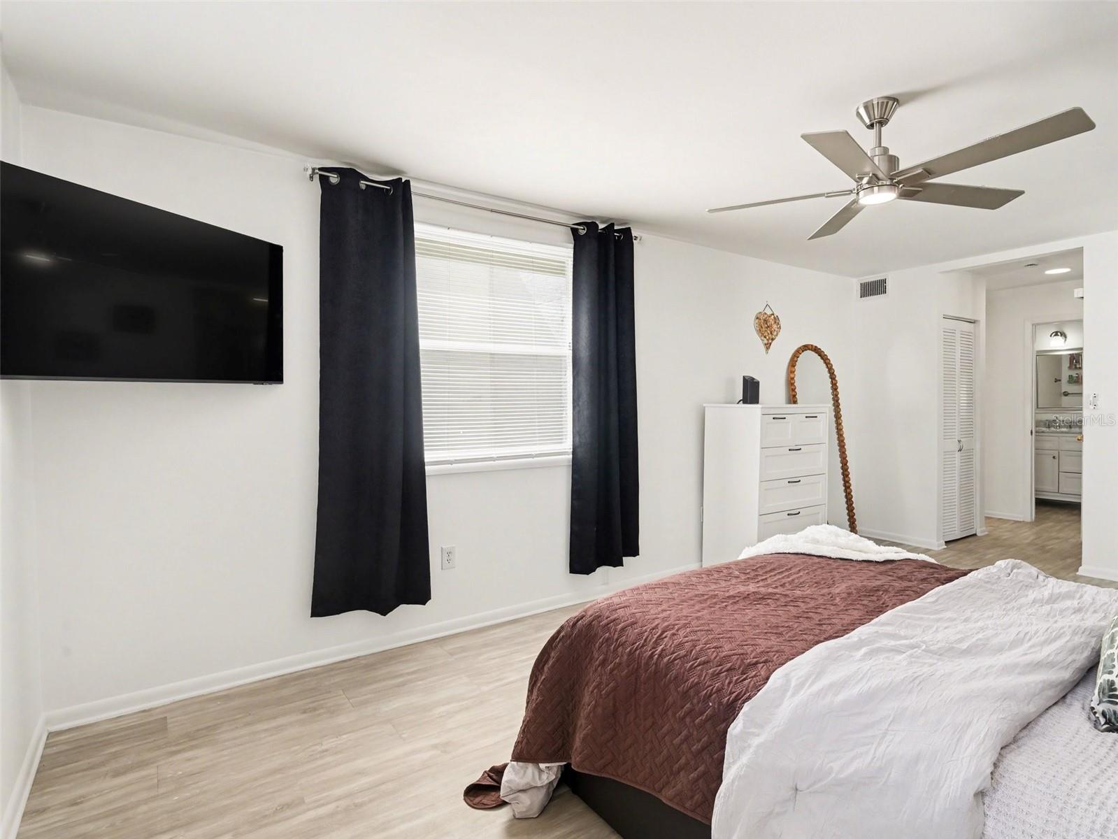 Image 15 of 33 For 5174 Marsh Field Lane 86