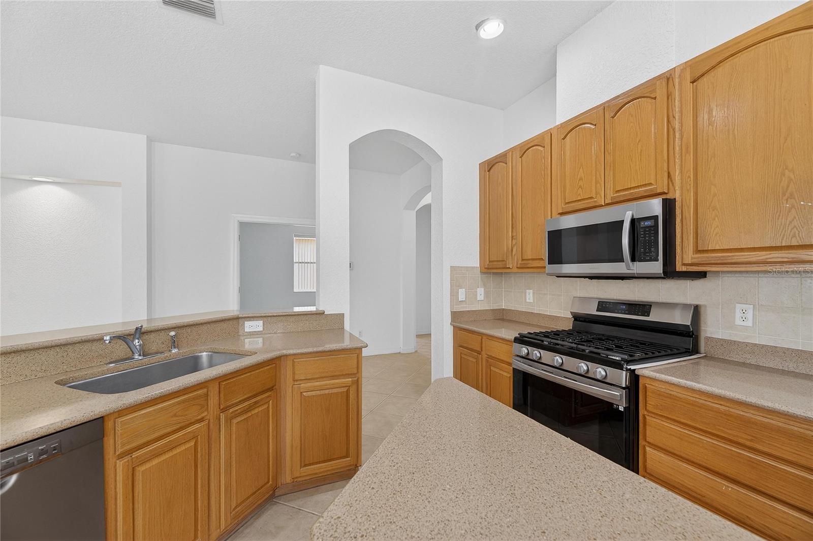 Image 10 of 67 For 1013 Emerald Dunes Drive