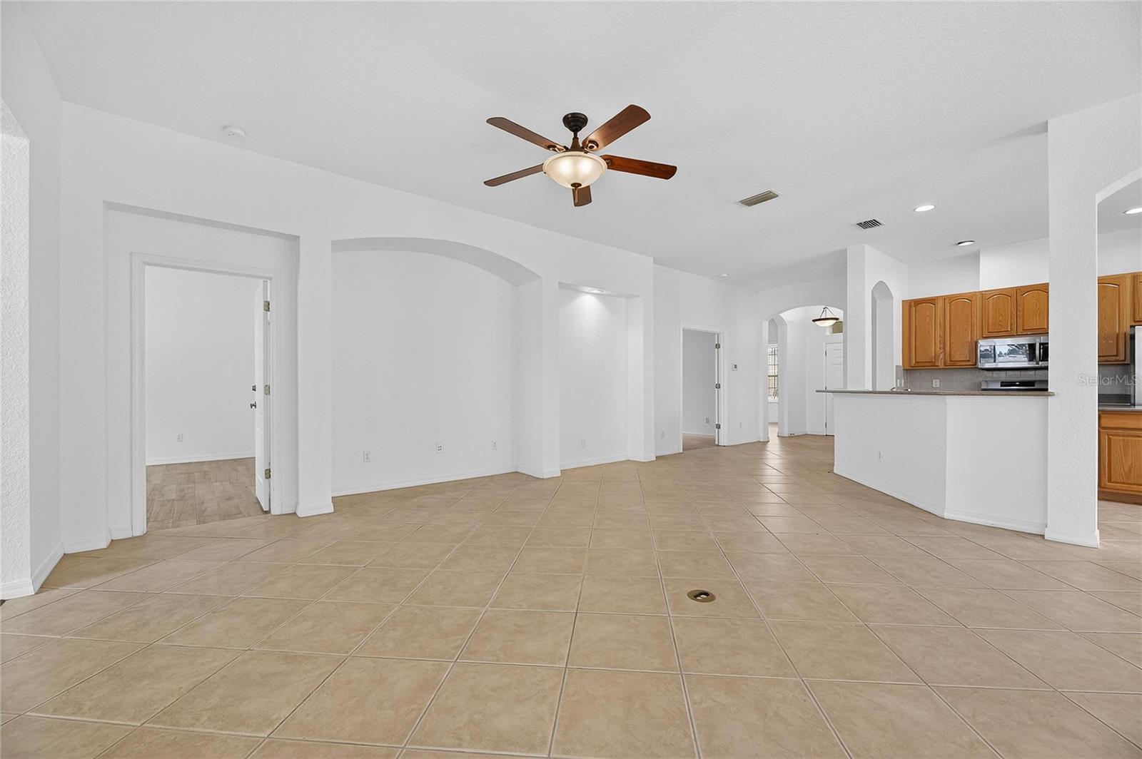 Image 21 of 67 For 1013 Emerald Dunes Drive