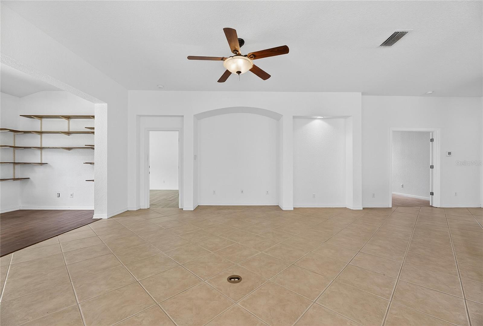 Image 27 of 67 For 1013 Emerald Dunes Drive