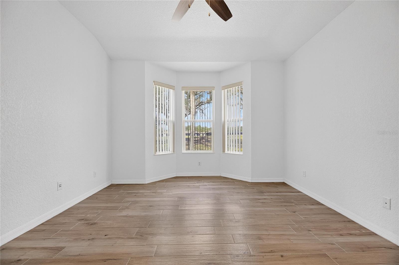 Image 33 of 67 For 1013 Emerald Dunes Drive