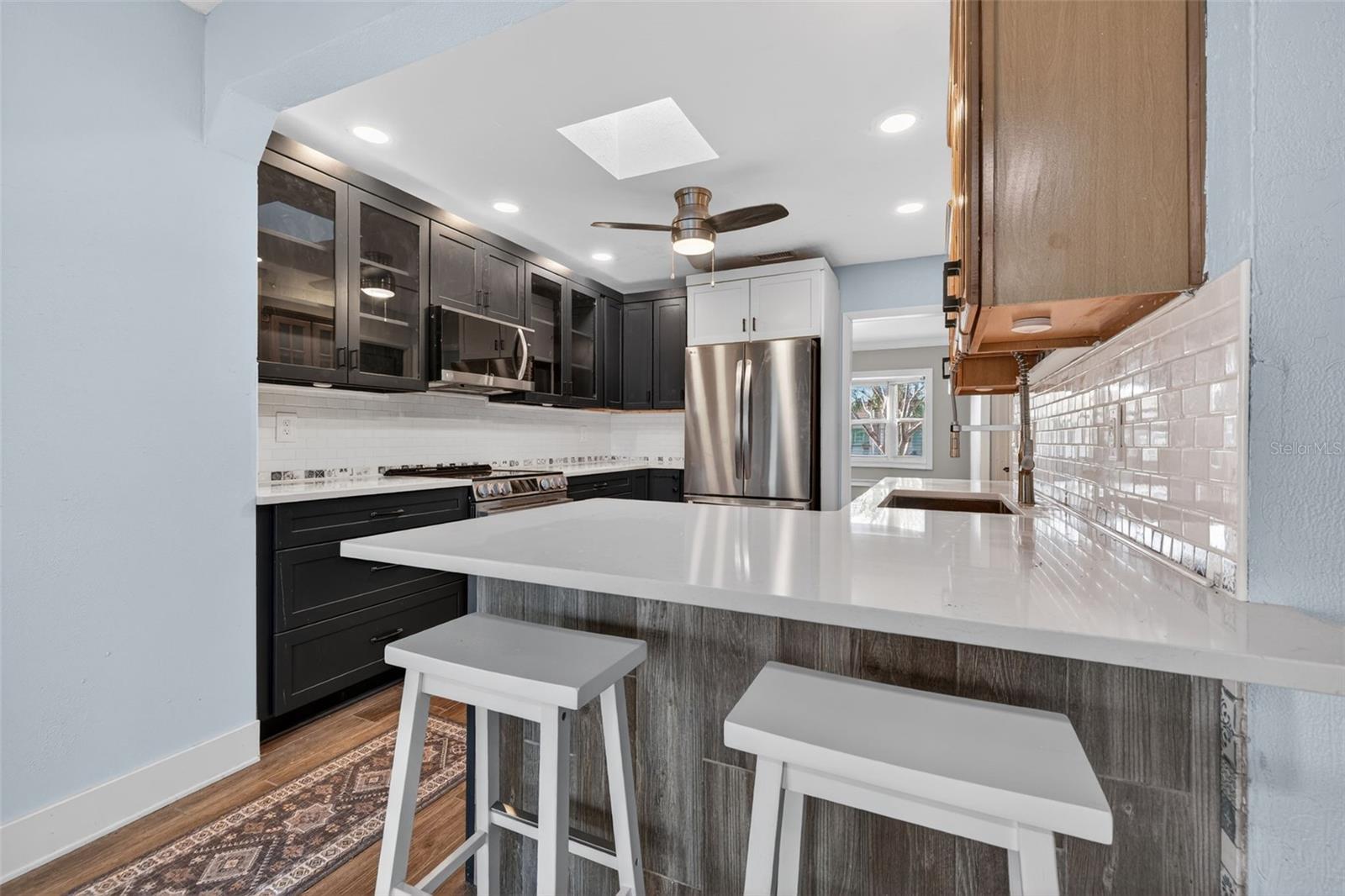 Listing photo id 8 for 8711 Bay Crest Lane