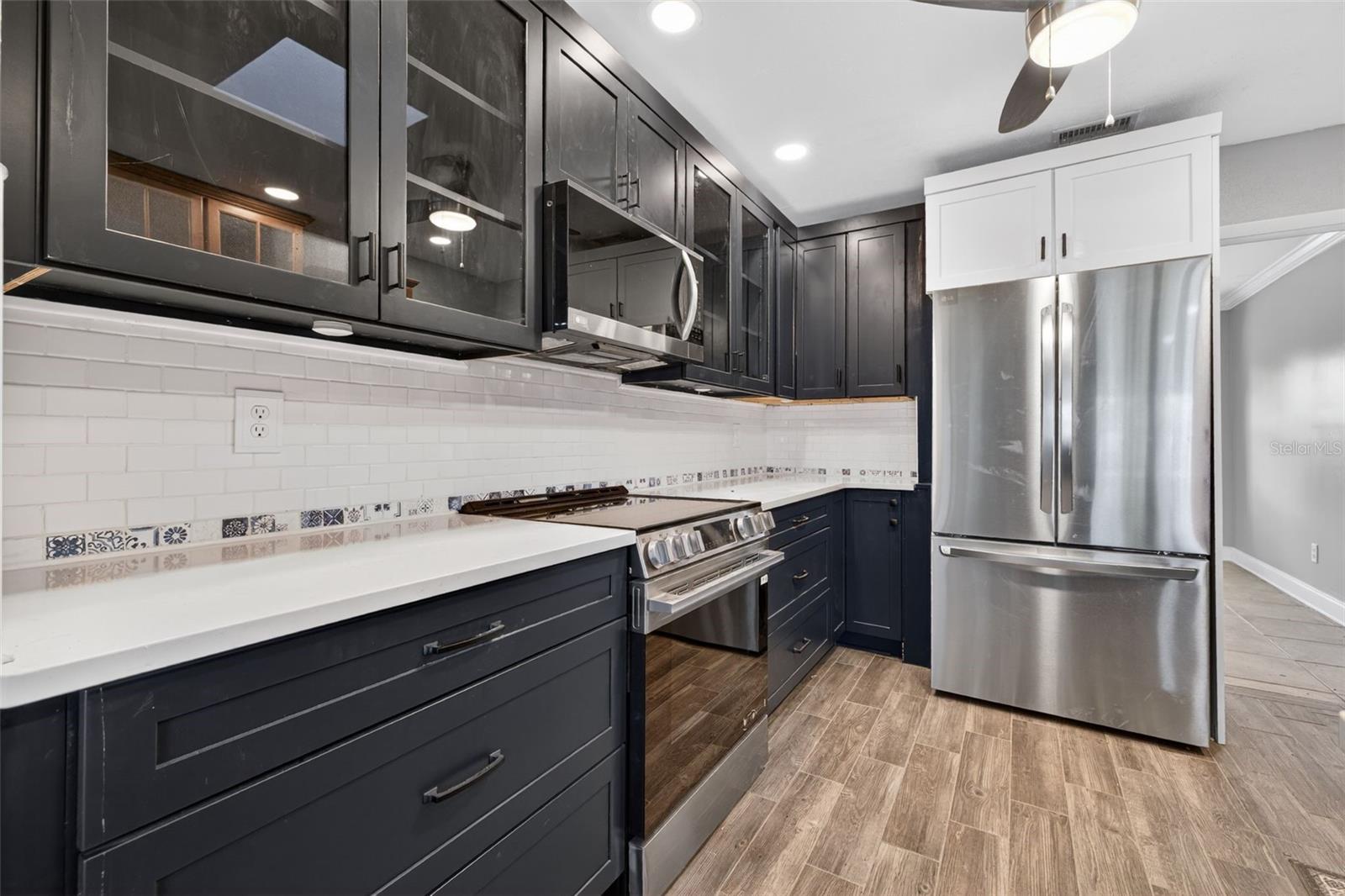 Listing photo id 9 for 8711 Bay Crest Lane