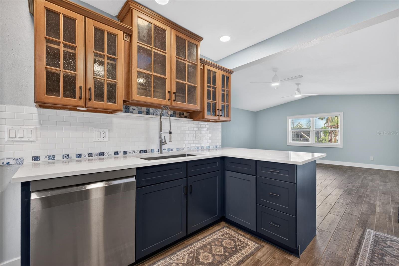 Listing photo id 10 for 8711 Bay Crest Lane