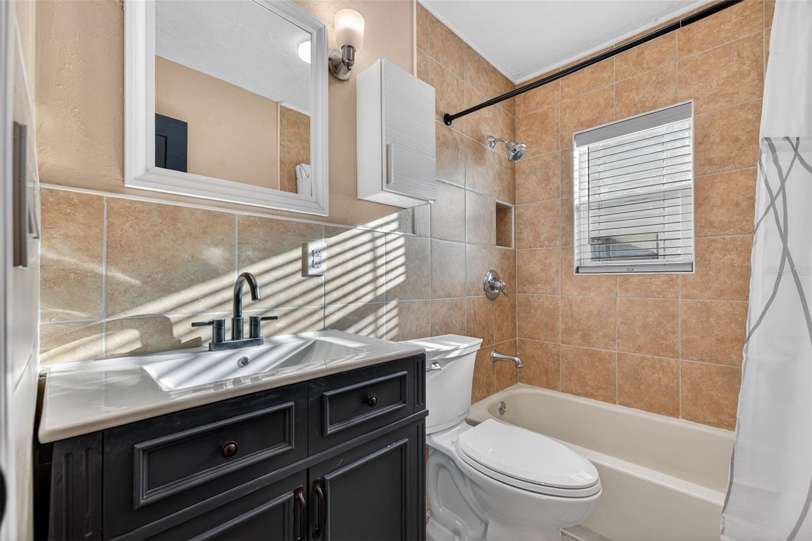 Listing photo id 15 for 8711 Bay Crest Lane