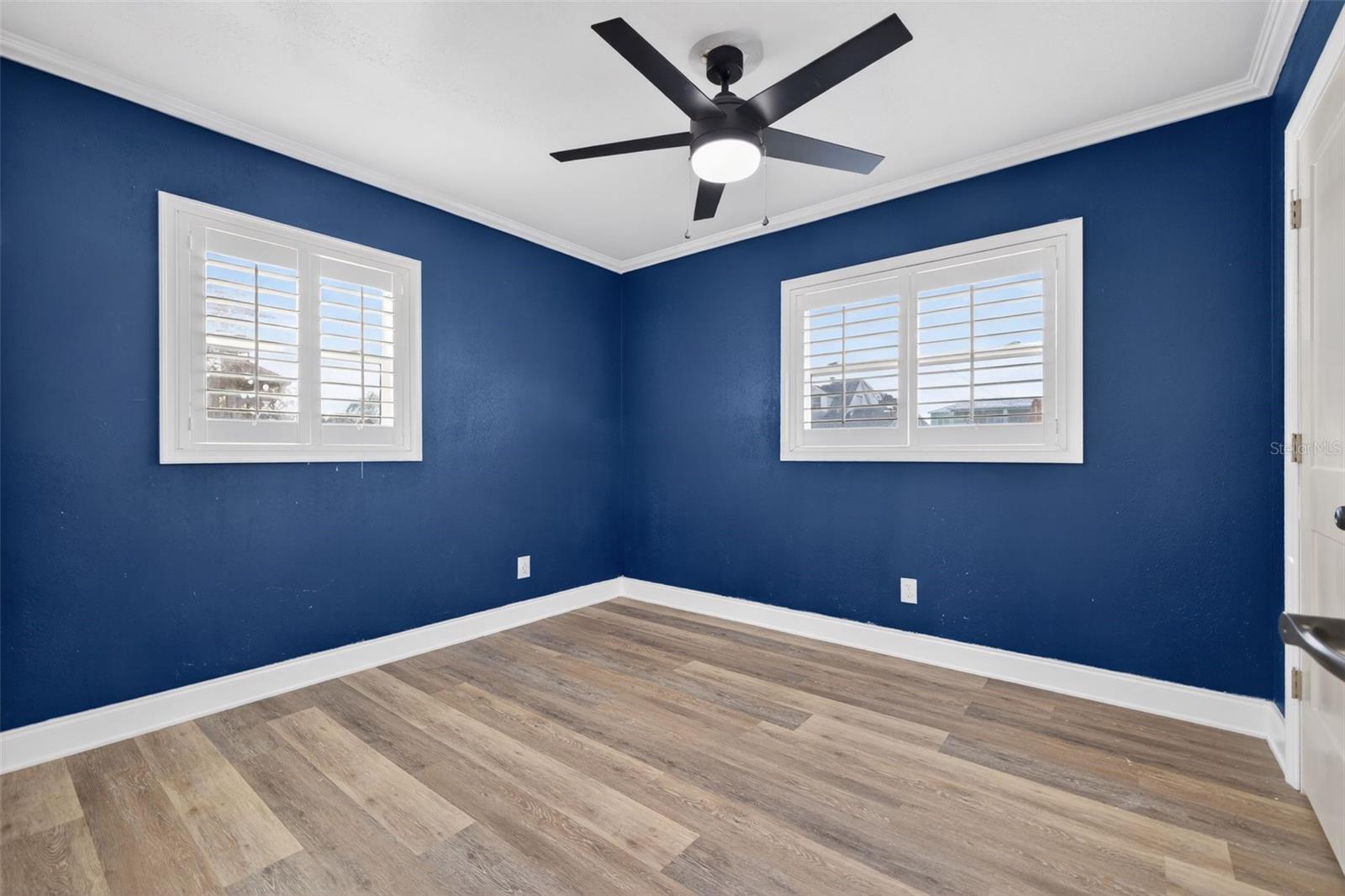 Listing photo id 16 for 8711 Bay Crest Lane