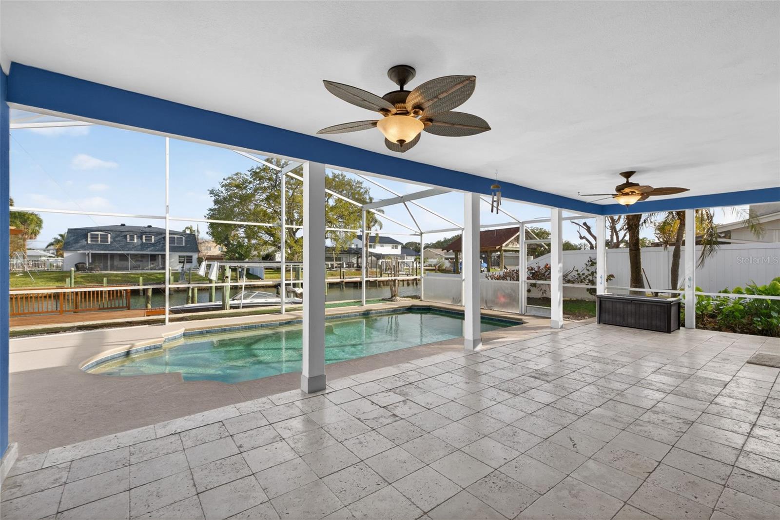 Listing photo id 17 for 8711 Bay Crest Lane