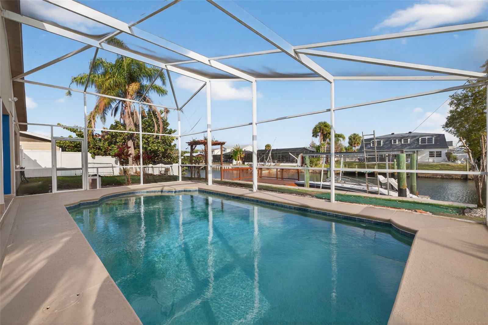 Listing photo id 0 for 8711 Bay Crest Lane