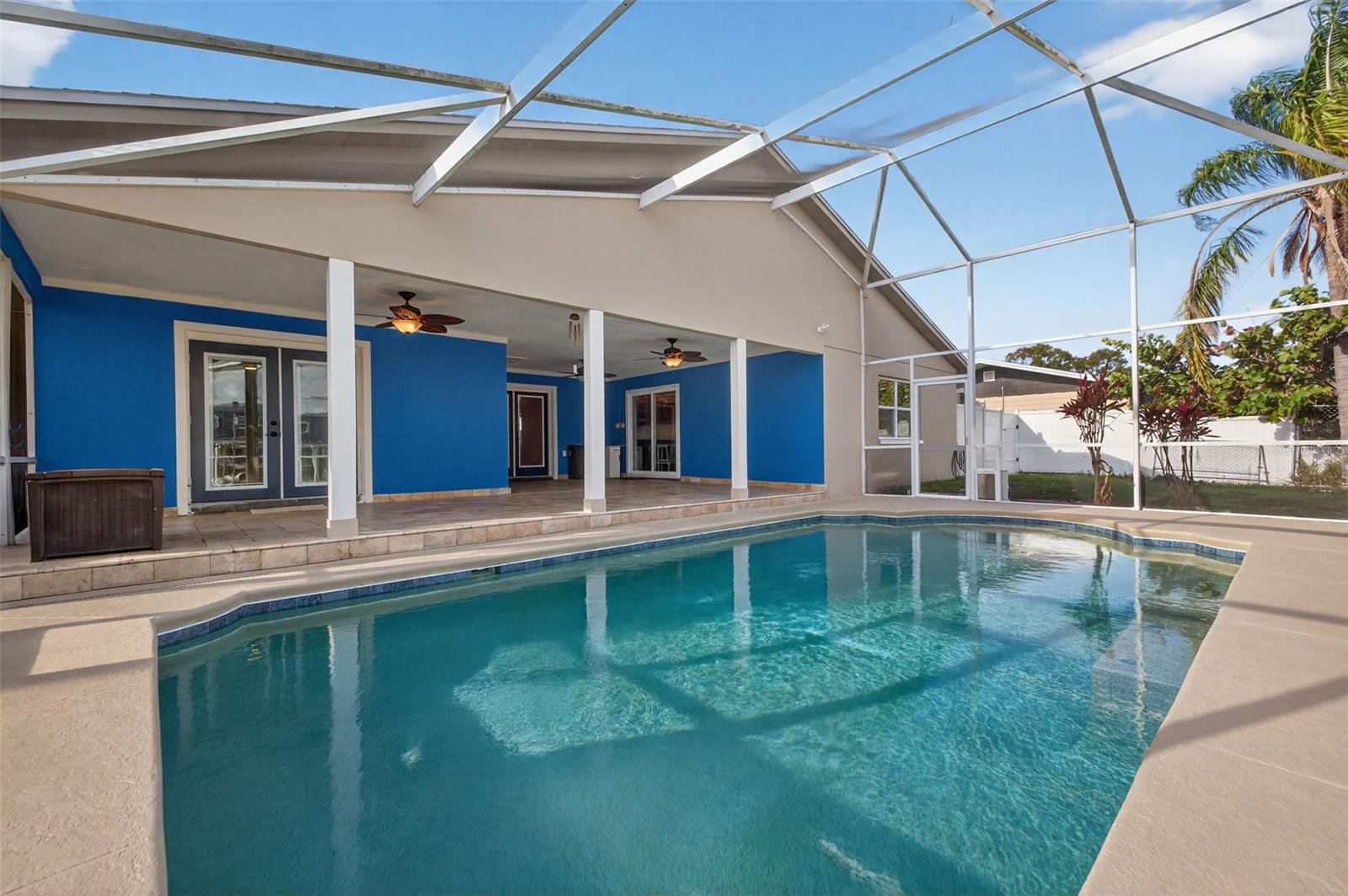 Listing photo id 19 for 8711 Bay Crest Lane