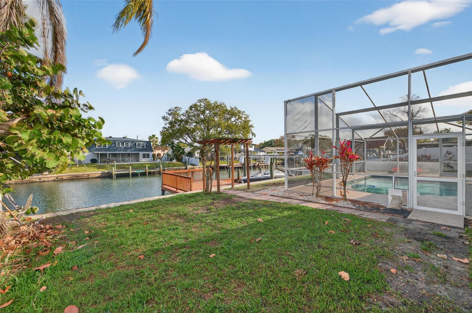 Listing photo id 23 for 8711 Bay Crest Lane