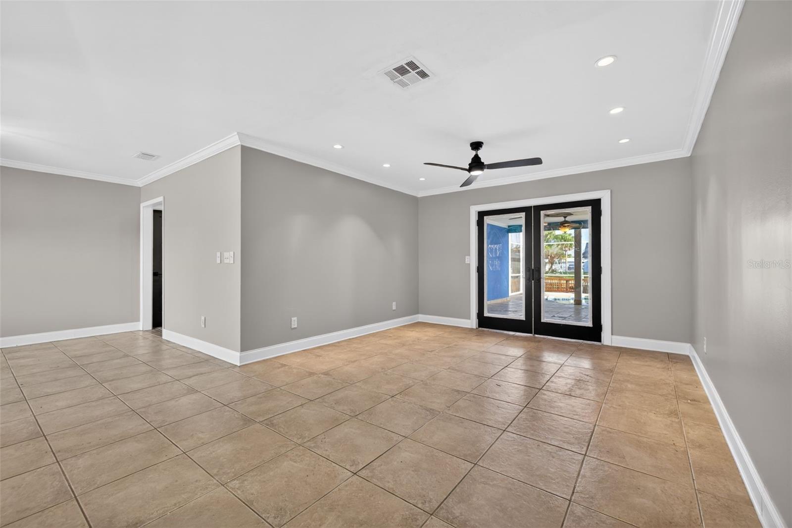 Listing photo id 26 for 8711 Bay Crest Lane