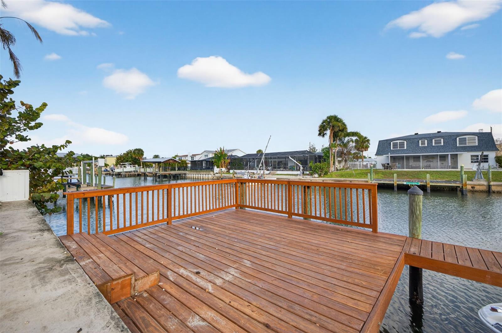 Listing photo id 28 for 8711 Bay Crest Lane