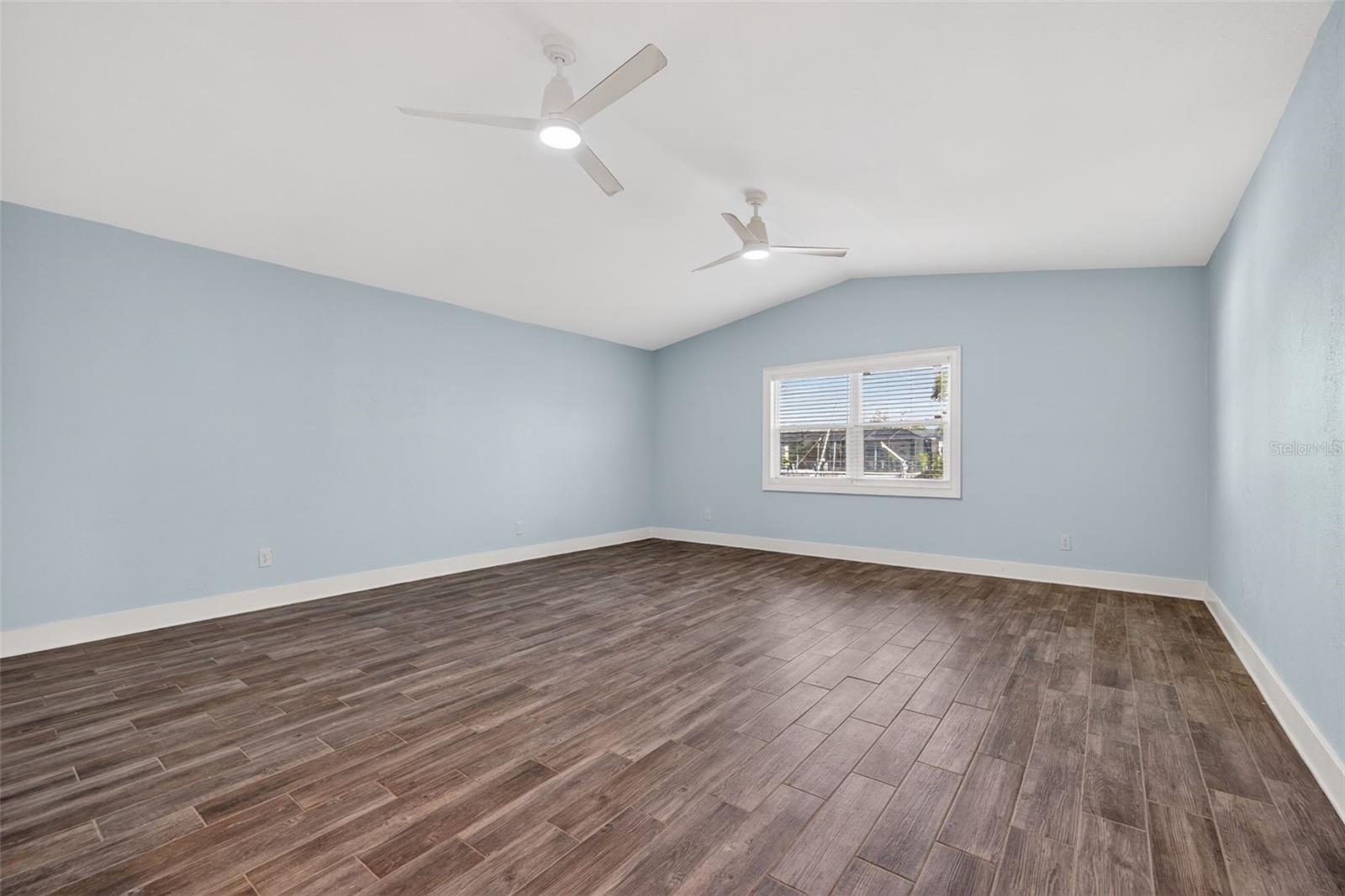 Listing photo id 33 for 8711 Bay Crest Lane