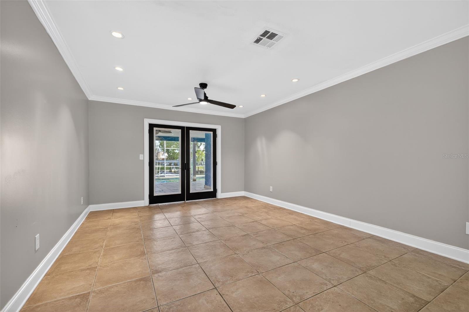 Listing photo id 36 for 8711 Bay Crest Lane