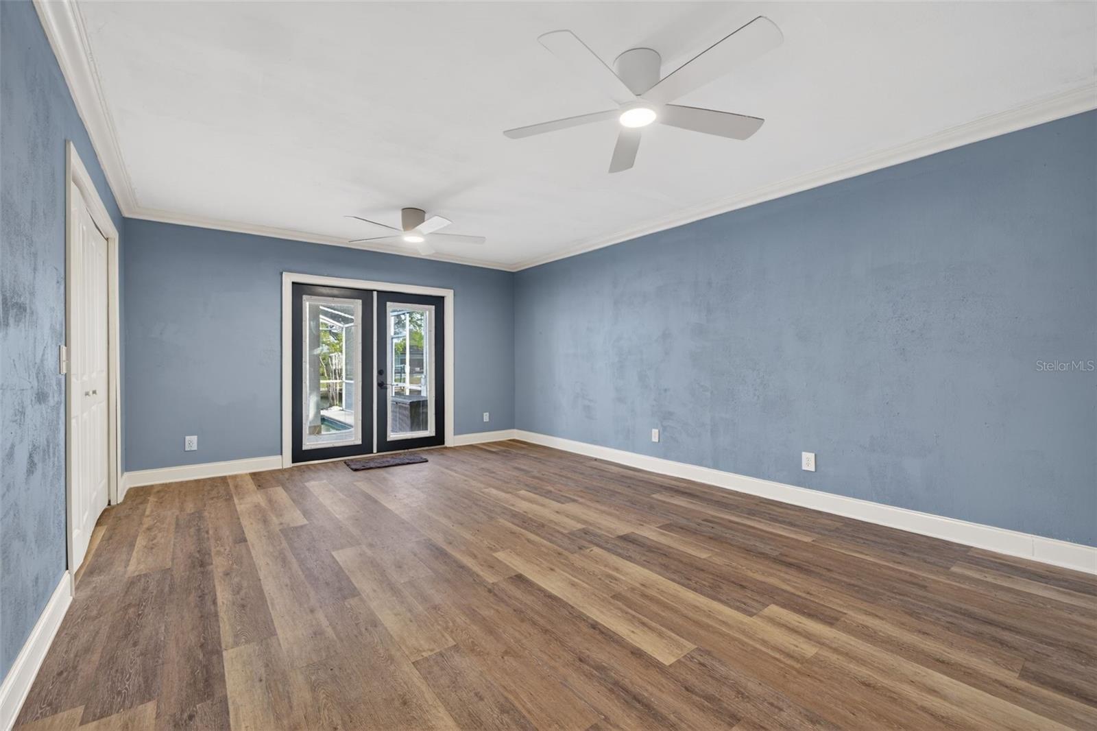 Listing photo id 37 for 8711 Bay Crest Lane