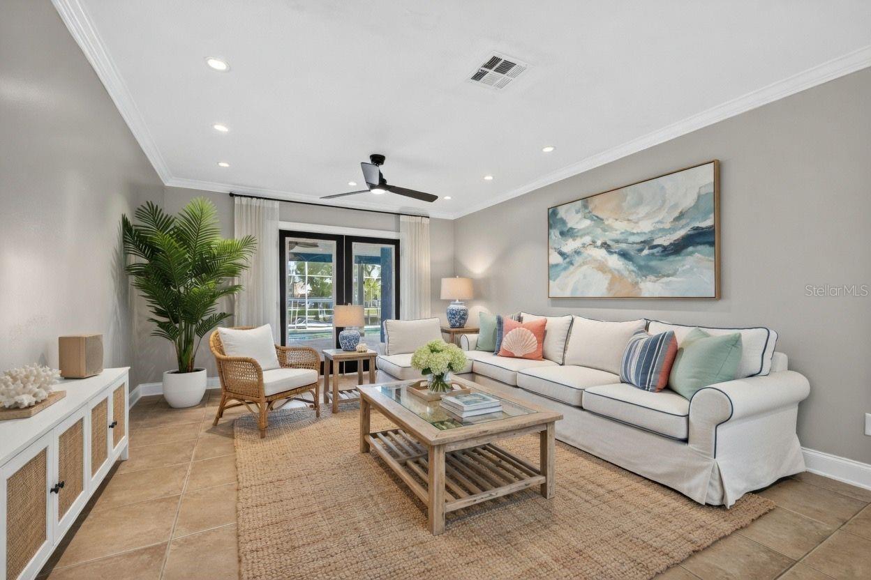 Listing photo id 2 for 8711 Bay Crest Lane