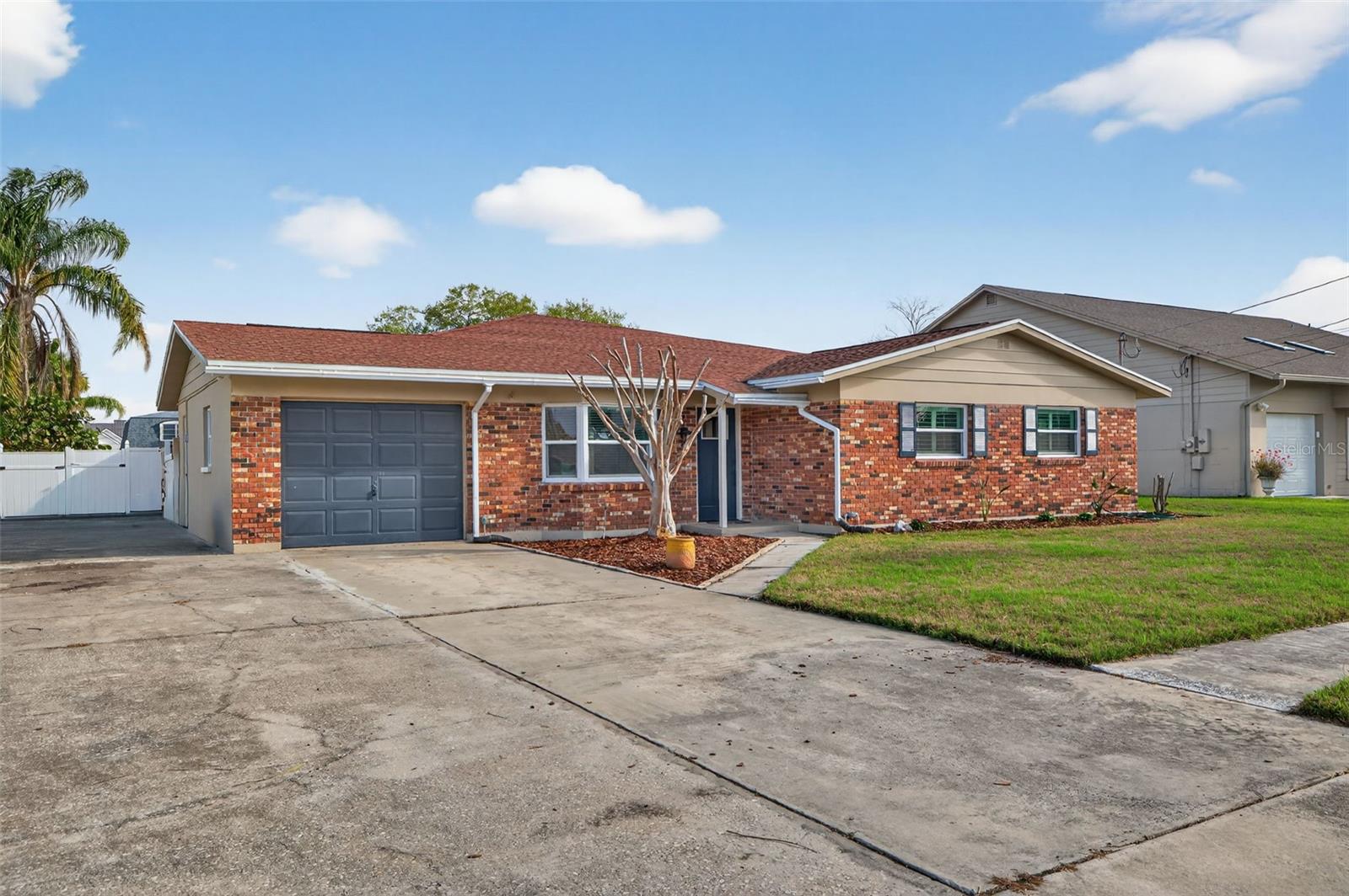 Listing photo id 40 for 8711 Bay Crest Lane