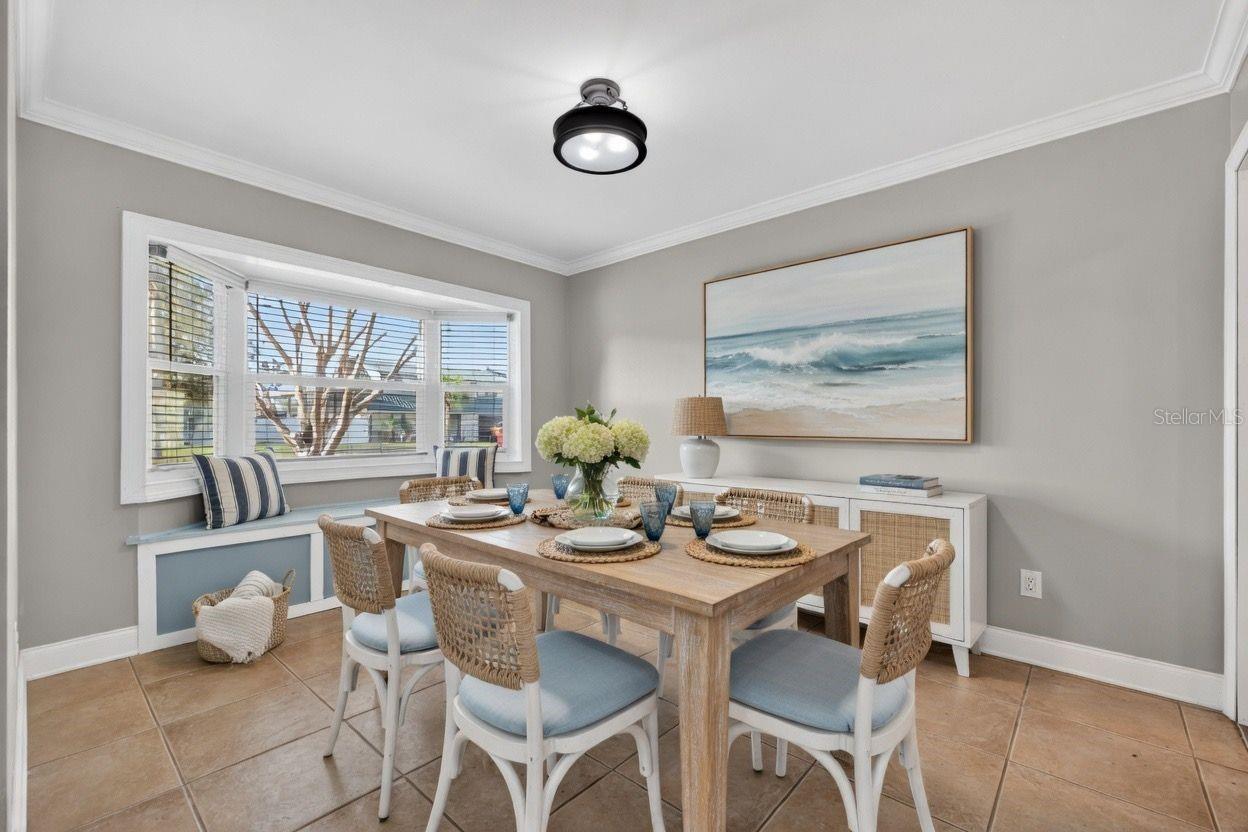 Listing photo id 3 for 8711 Bay Crest Lane