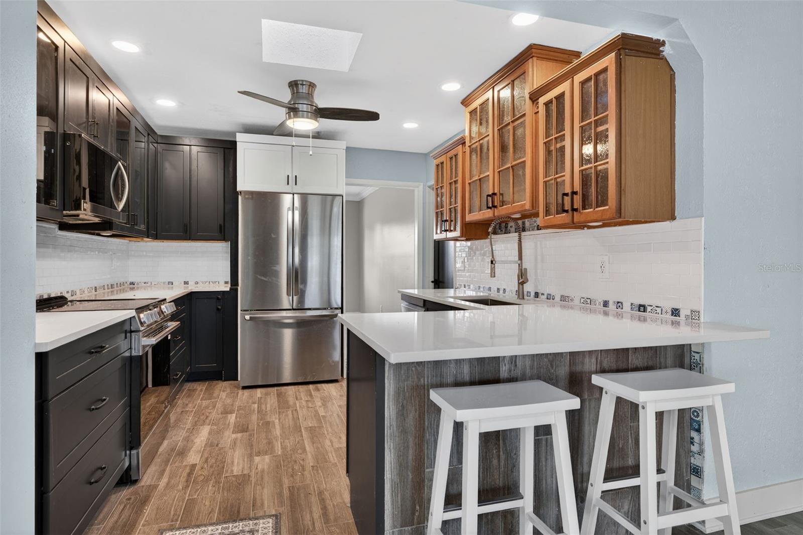 Listing photo id 5 for 8711 Bay Crest Lane