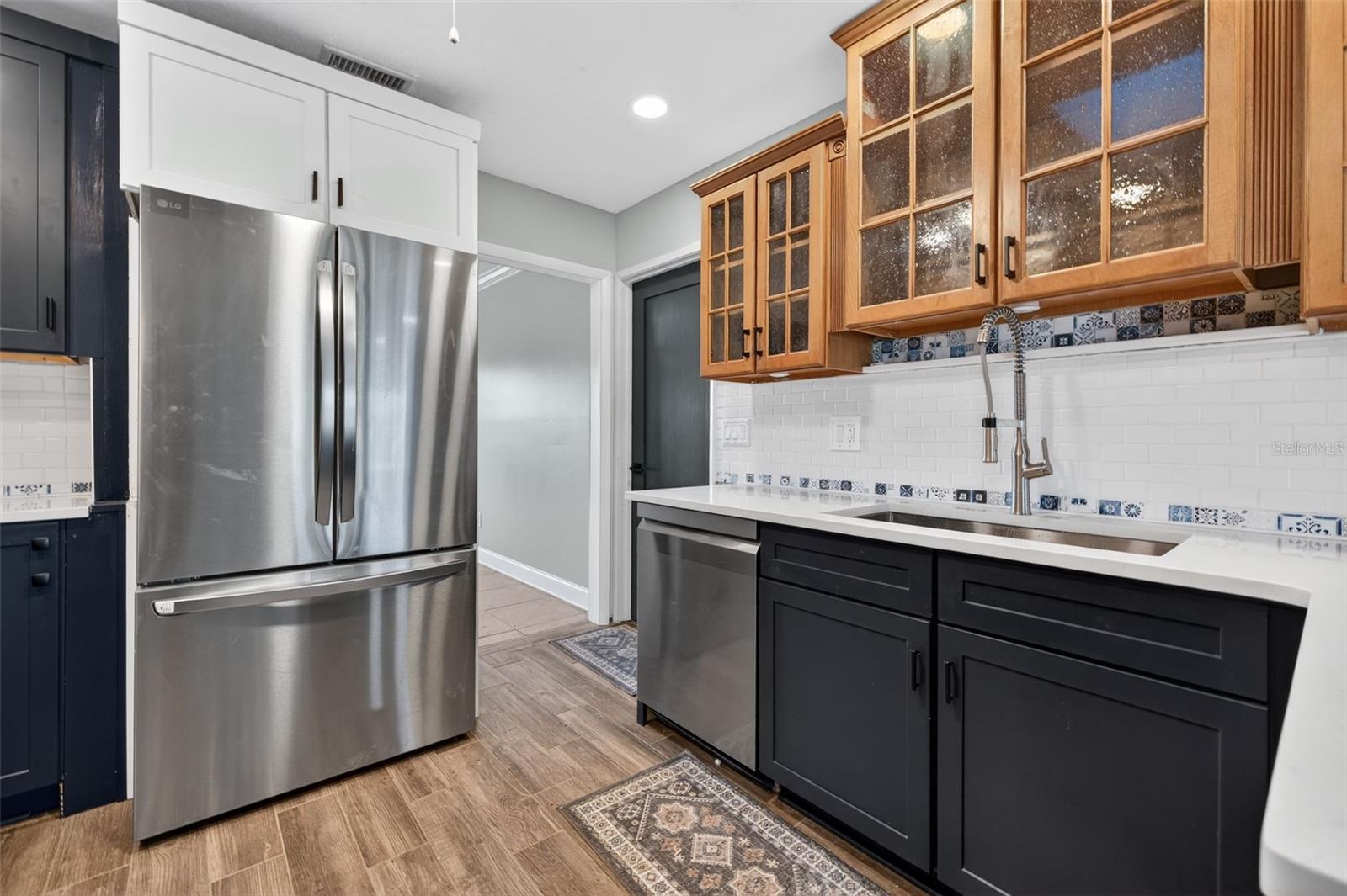 Listing photo id 6 for 8711 Bay Crest Lane