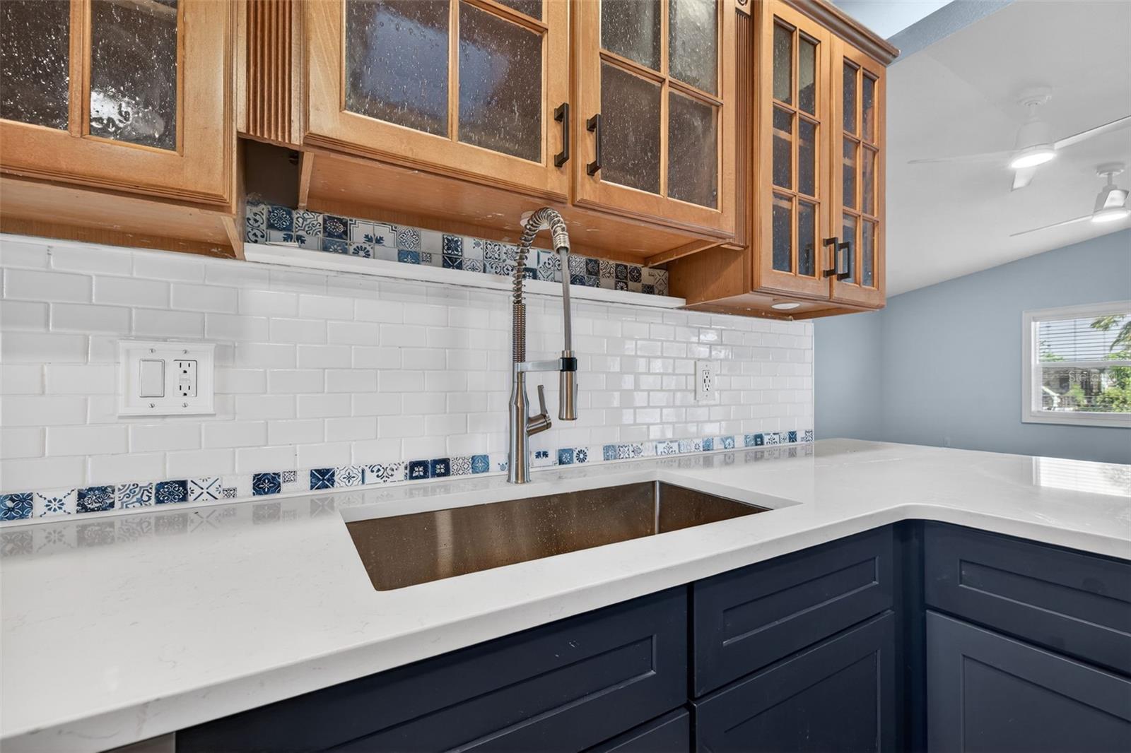 Listing photo id 7 for 8711 Bay Crest Lane