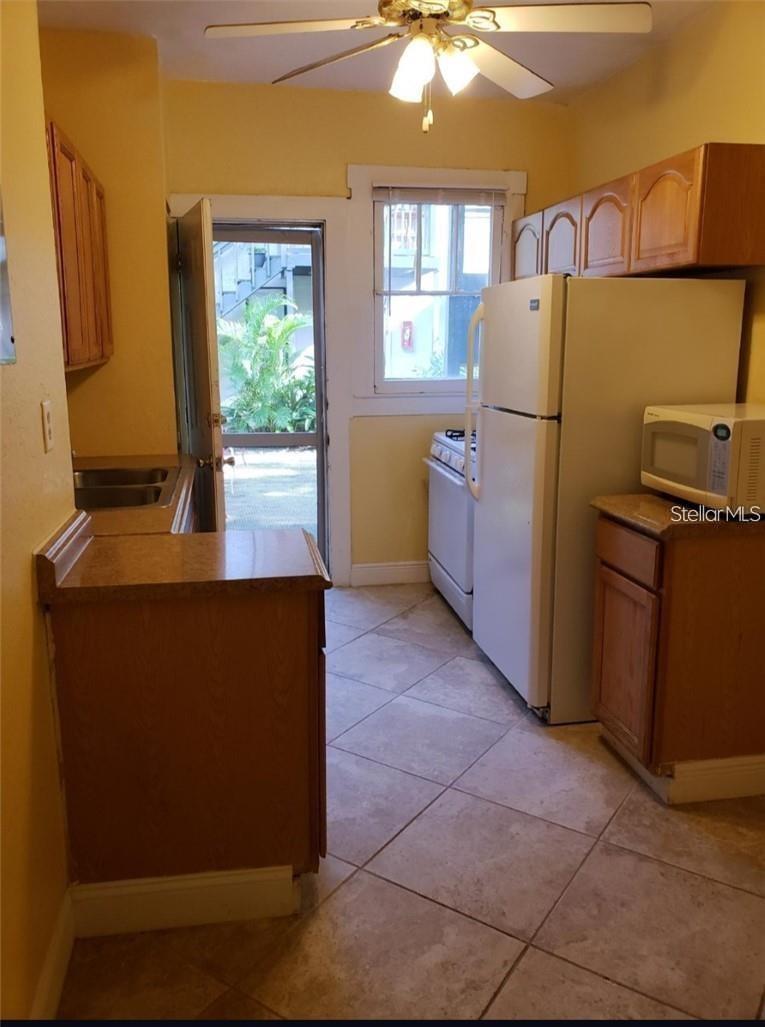 Image 4 of 7 For 607 Livingston Street 1