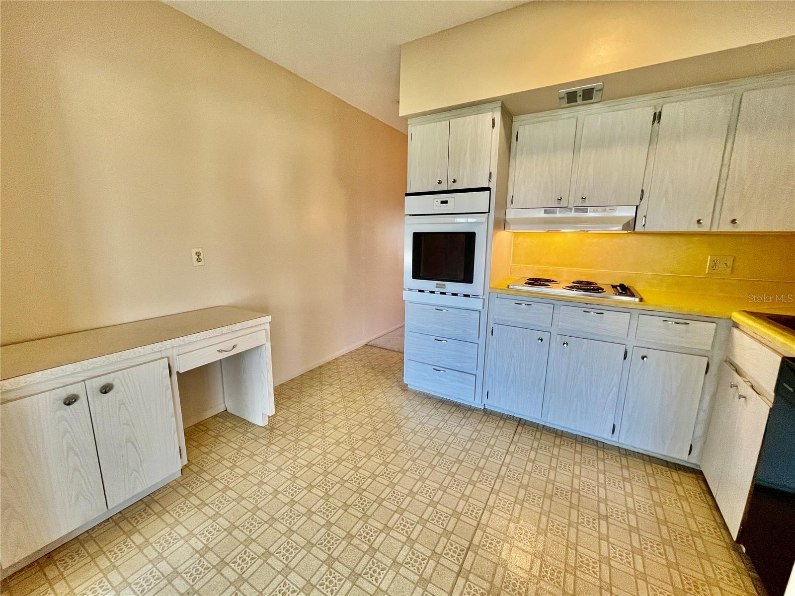 Image 11 of 45 For 2041 Australia Way W 49