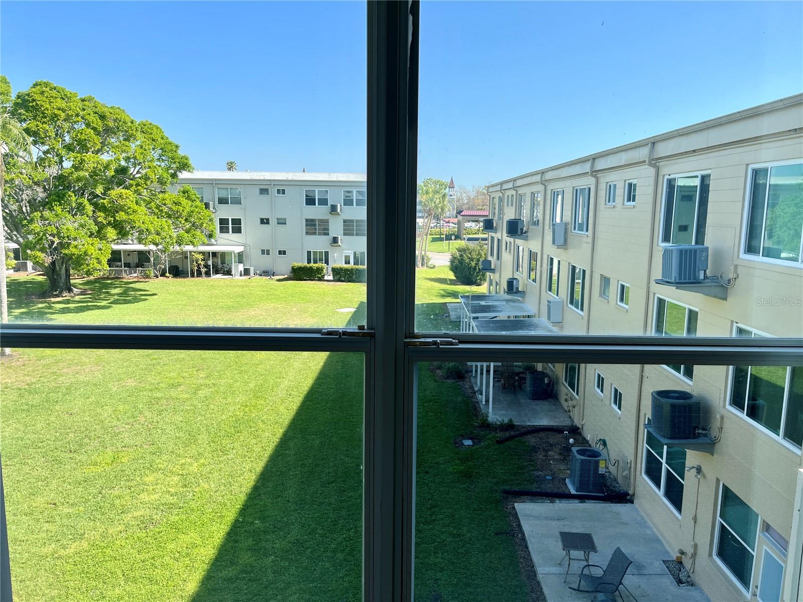 Image 16 of 45 For 2041 Australia Way W 49