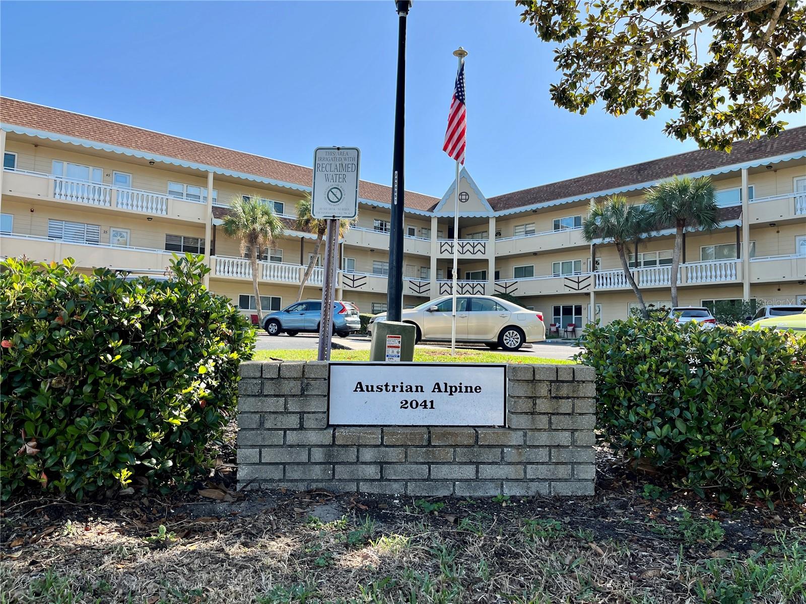 Image 2 of 45 For 2041 Australia Way W 49