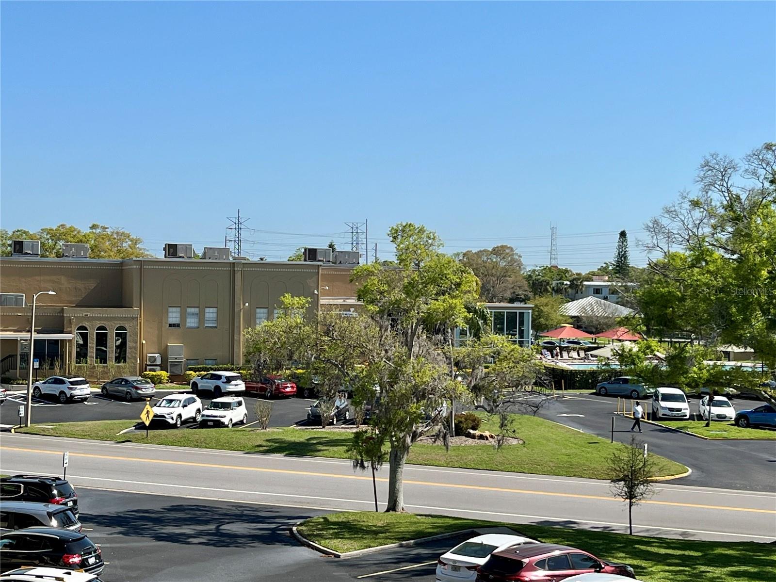 Image 22 of 45 For 2041 Australia Way W 49