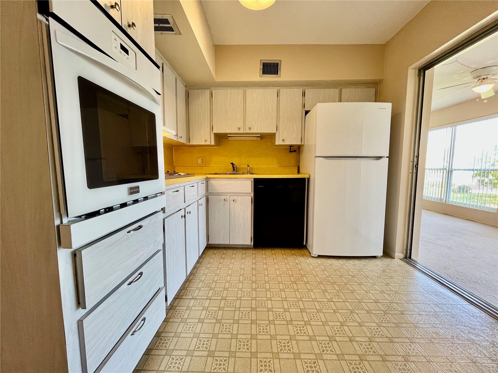 Image 9 of 45 For 2041 Australia Way W 49