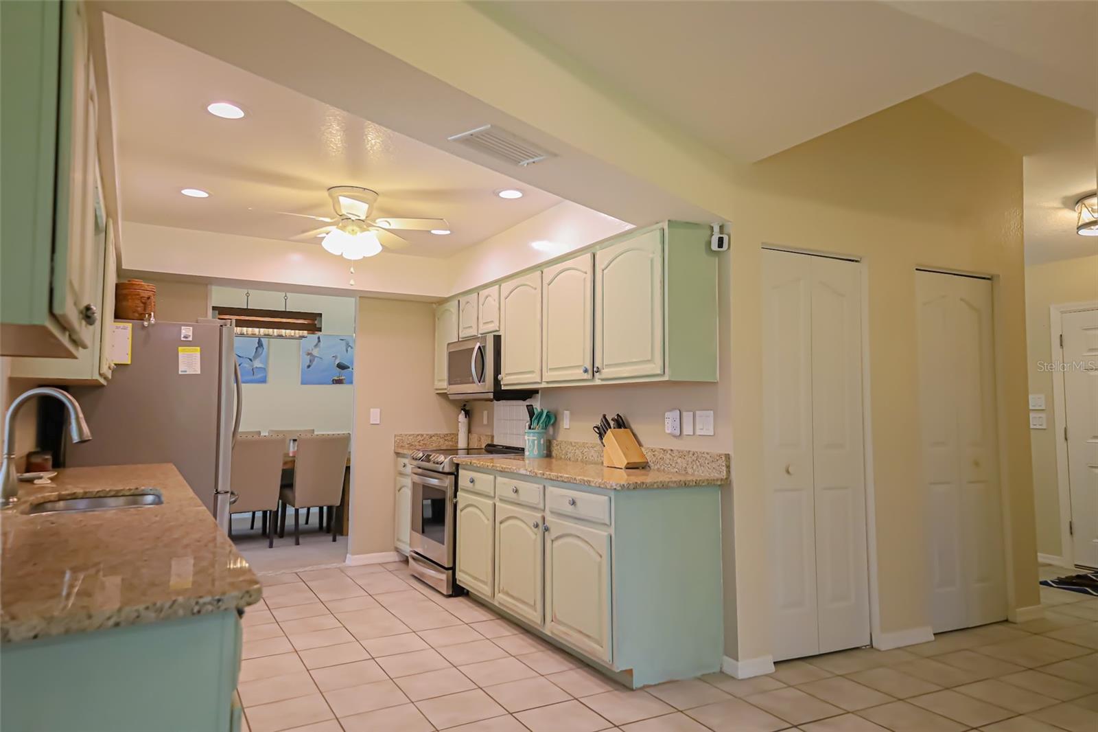 Image 21 of 38 For 1690 Waxwing Court