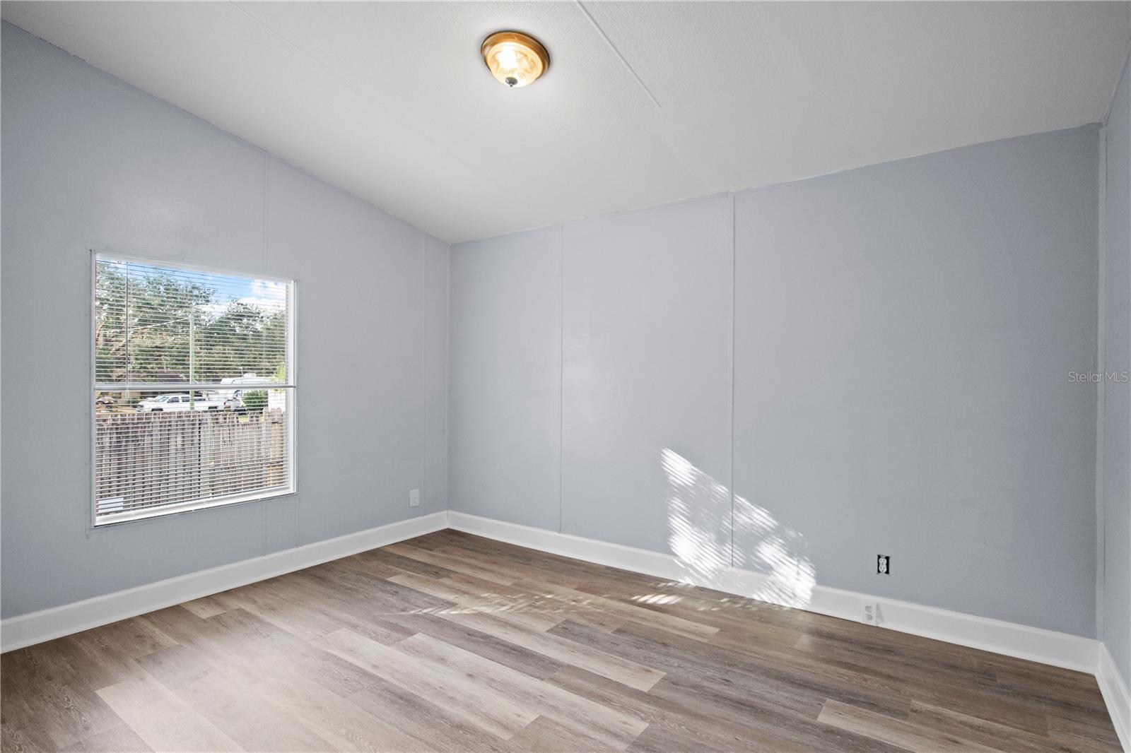 Image 12 of 30 For 10522 Bay Hills Circle