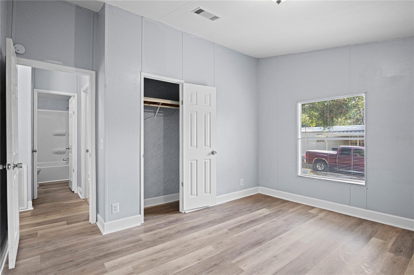 Image 13 of 30 For 10522 Bay Hills Circle