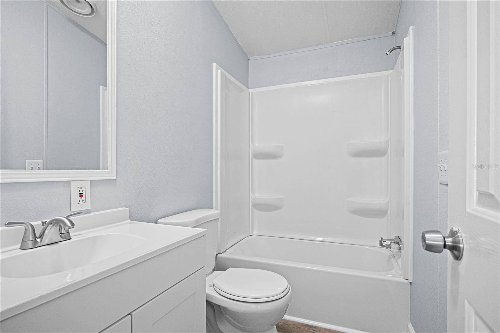 Image 14 of 30 For 10522 Bay Hills Circle