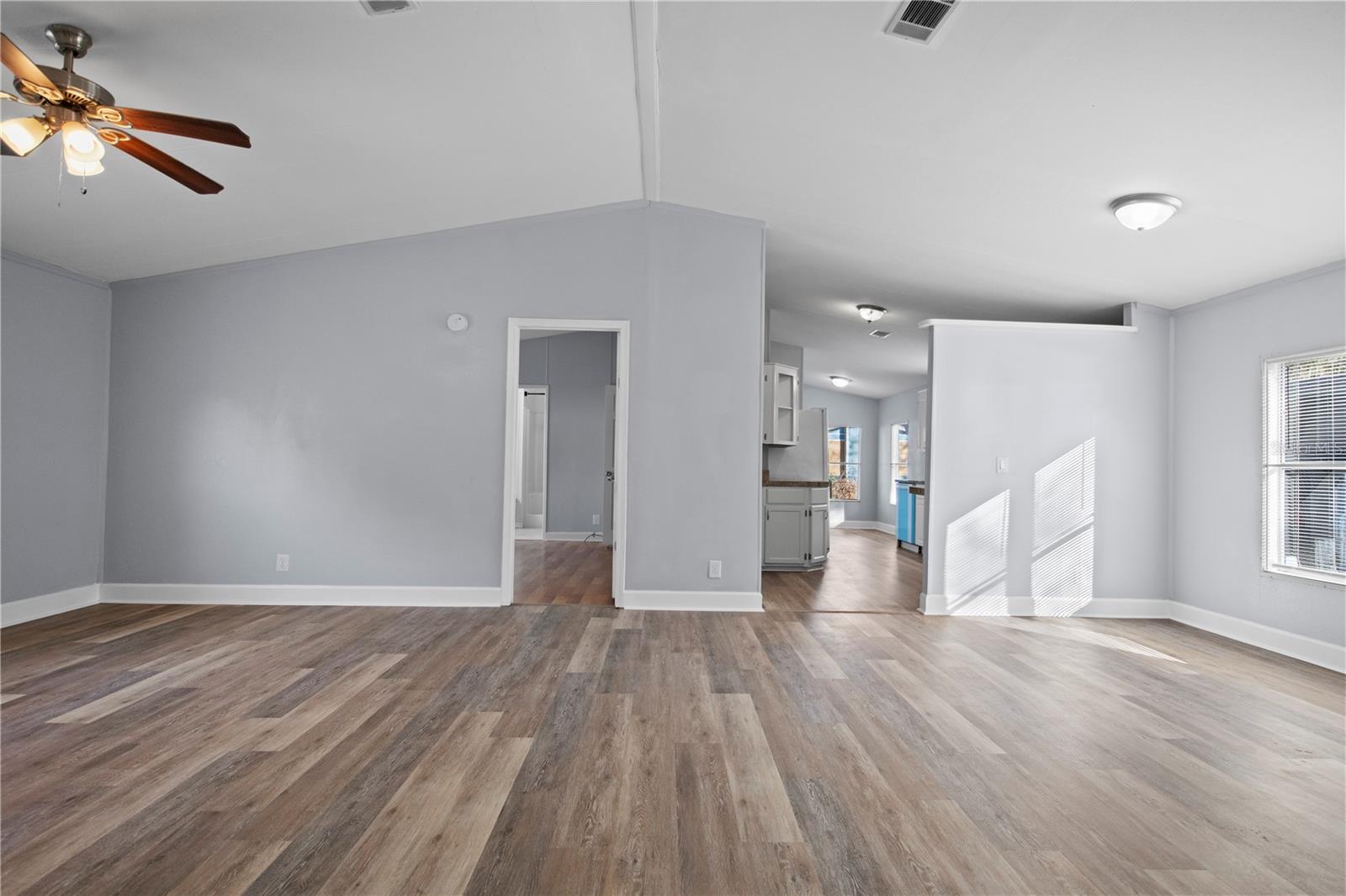 Image 17 of 30 For 10522 Bay Hills Circle