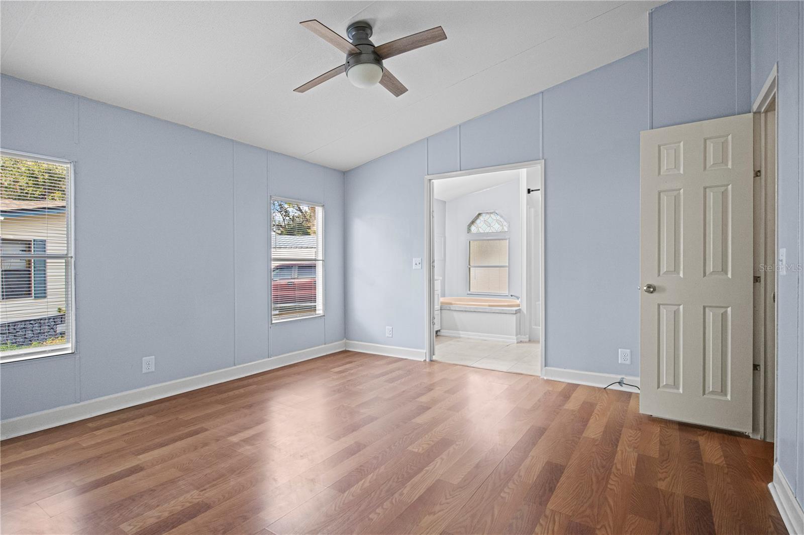 Image 18 of 30 For 10522 Bay Hills Circle