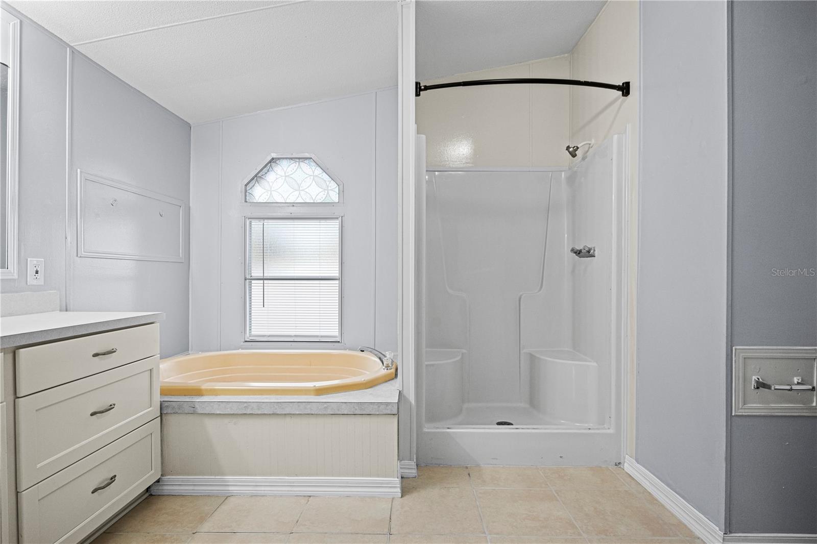 Image 20 of 30 For 10522 Bay Hills Circle