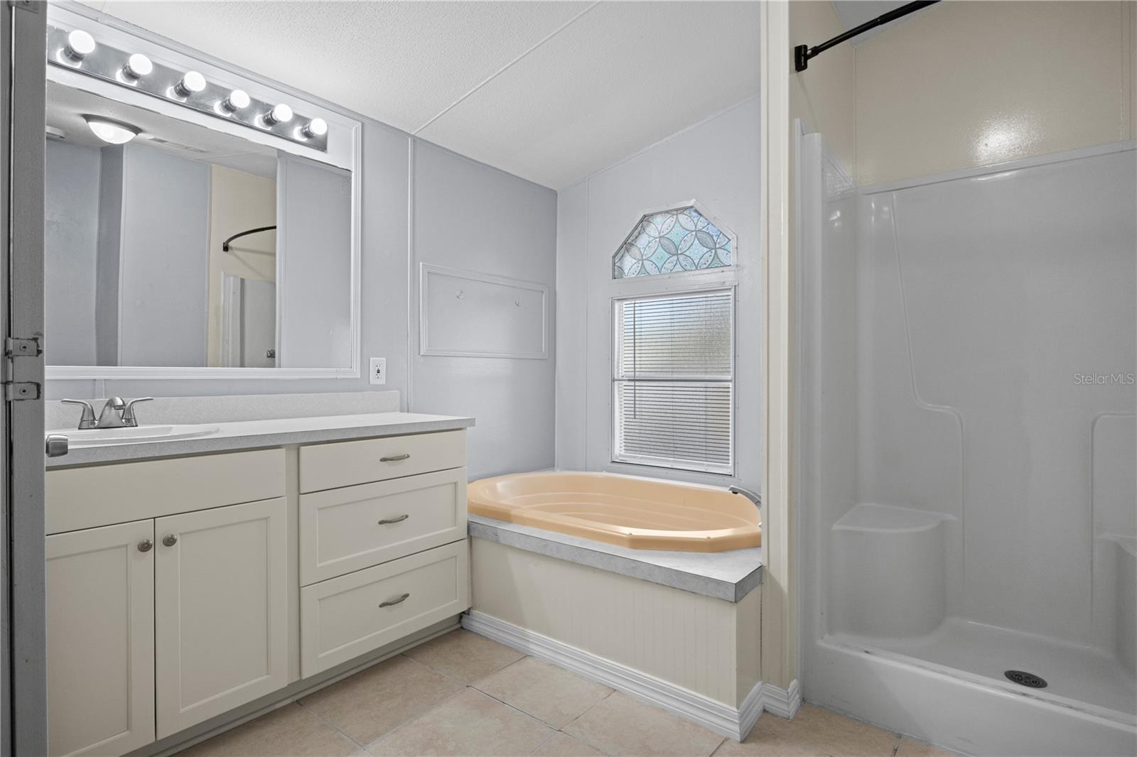 Image 21 of 30 For 10522 Bay Hills Circle